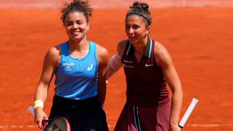 Jasmine Paolini e Sara Errani hanno vinto il torneo di doppio al Roland Garros di Parigi Jasmine Paolini e Sara Errani hanno vinto il torneo di doppio al Roland Garros di Parigi