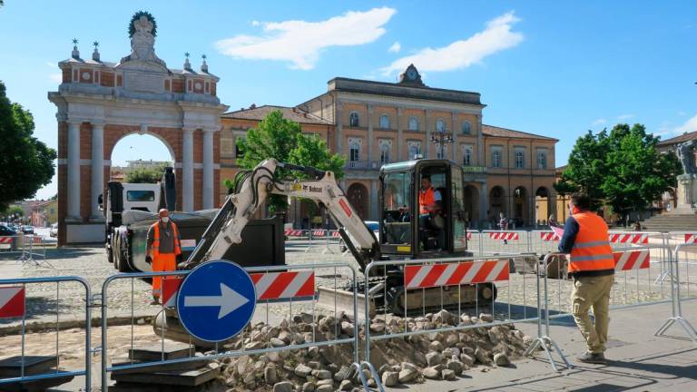 Santarcangelo, piazza Ganganelli, via ai lavori alla pavimentazione Santarcangelo, piazza Ganganelli, via ai lavori alla pavimentazione