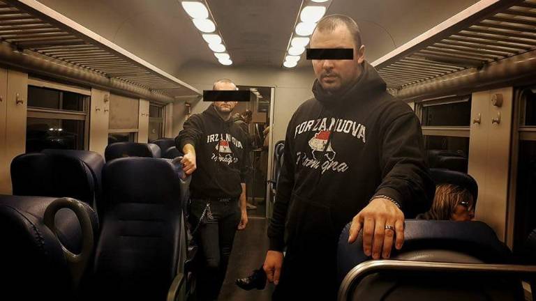 Ronde di Forza Nuova a Cesena e Forlì: in 23 alla sbarra, iniziato il processo Ronde di Forza Nuova a Cesena e Forlì: in 23 alla sbarra, iniziato il processo