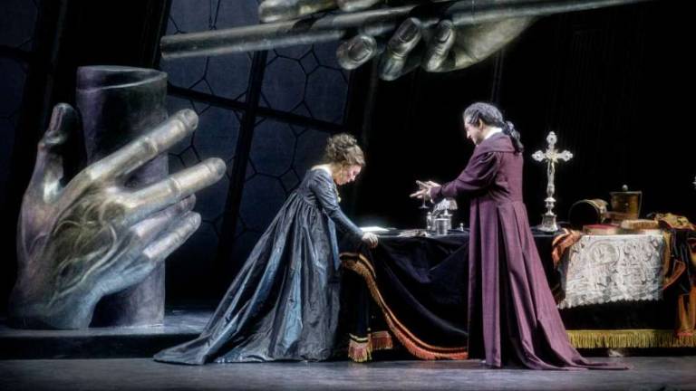 La recensione: Tosca al Comunale di Bologna La recensione: Tosca al Comunale di Bologna