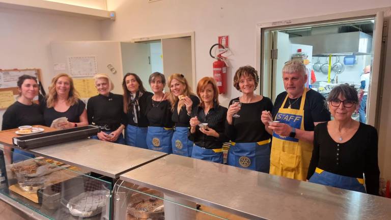 Cesena, “Chef per caso”: i soci Rotary ai fornelli per beneficenza alle Cucine Popolari Cesena, “Chef per caso”: i soci Rotary ai fornelli per beneficenza alle Cucine Popolari