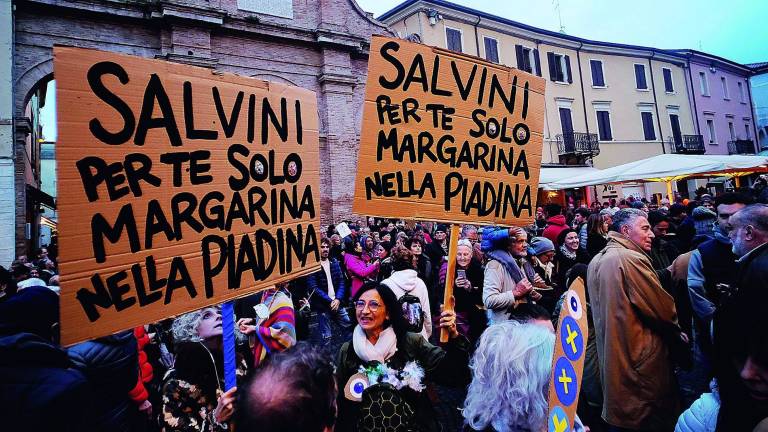 Sardine e Salvini tornano a incrociarsi oggi a Ravenna Sardine e Salvini tornano a incrociarsi oggi a Ravenna