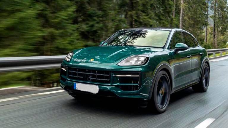 Il ragazzo possiede alcune moto e la Porsche Cayenne (archivio) Il ragazzo possiede alcune moto e la Porsche Cayenne (archivio)
