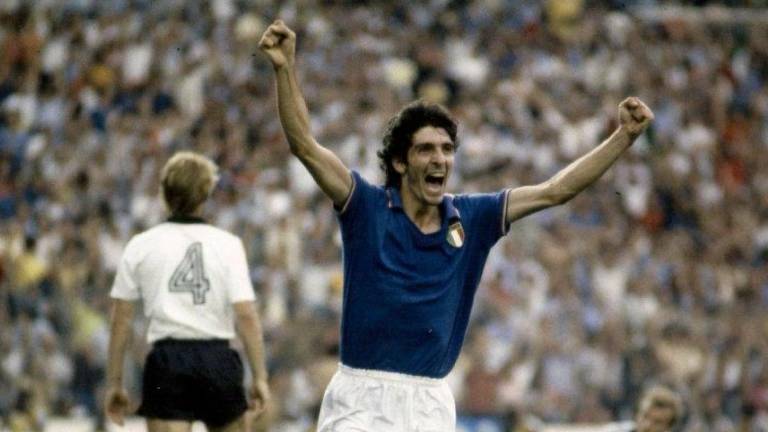 Calcio, al Grand Hotel di Rimini la mostra su Paolo Rossi Calcio, al Grand Hotel di Rimini la mostra su Paolo Rossi