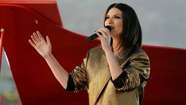 Esce oggi il video del nuovo singolo di Laura Pausini. A dicembre il tour mondiale parte da Rimini Esce oggi il video del nuovo singolo di Laura Pausini. A dicembre il tour mondiale parte da Rimini
