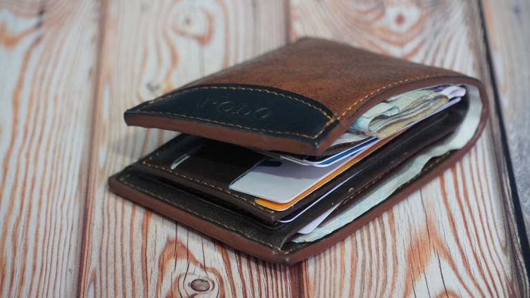 Imola, ruba portafogli al bar con 505 euro e va a pagare una bolletta telefonica, ma viene riconosciuto sul bus Imola, ruba portafogli al bar con 505 euro e va a pagare una bolletta telefonica, ma viene riconosciuto sul bus