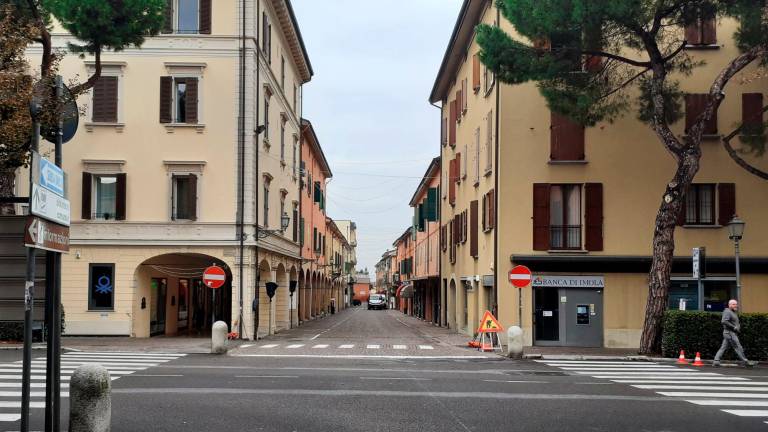 Castel San Pietro Terme. Riaperto il marciapiede via Cavour. Il Comune: “Più bello e più accessibile” Castel San Pietro Terme. Riaperto il marciapiede via Cavour. Il Comune: “Più bello e più accessibile”