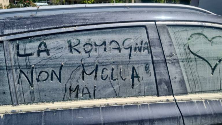 Faenza, il carattere romagnolo in una scritta: Qui non si molla mai. Da mercoledì torna la pioggia Faenza, il carattere romagnolo in una scritta: Qui non si molla mai. Da mercoledì torna la pioggia