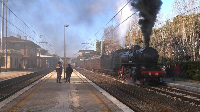 Il capotreno assente: il treno delle castagne parte dopo 2 ore e mezza Il capotreno assente: il treno delle castagne parte dopo 2 ore e mezza