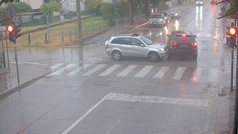 Passare col rosso e provocare un incidente: a Rimini è già successo 7 volte nel 2025 Passare col rosso e provocare un incidente: a Rimini è già successo 7 volte nel 2025