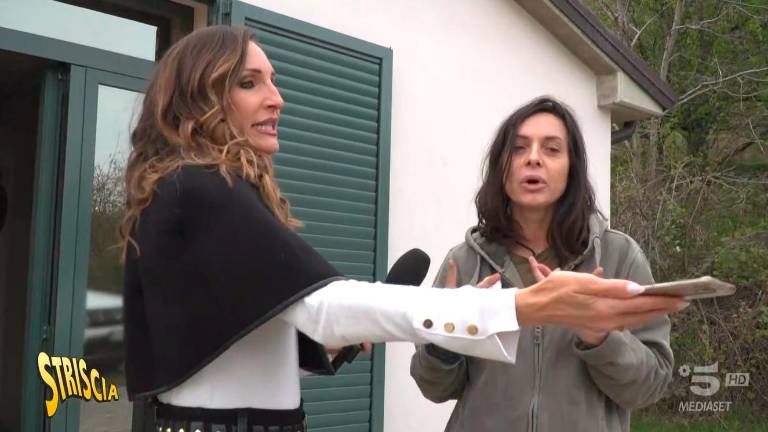 Chiara Squaglia di “Striscia la notizia” con Sara Duè Chiara Squaglia di “Striscia la notizia” con Sara Duè