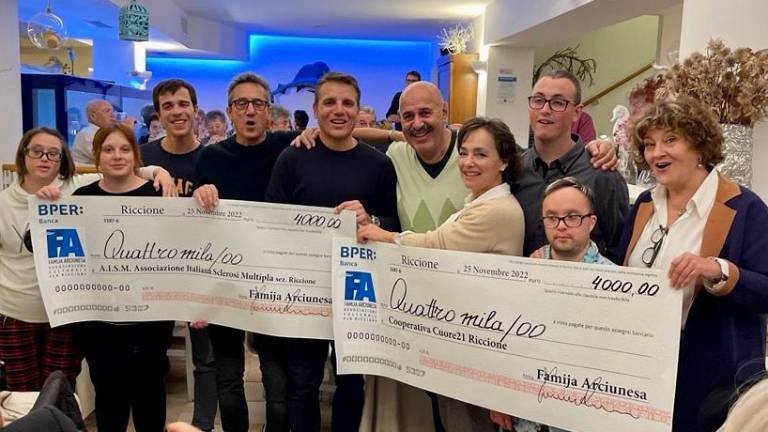 Riccione, da Famija Arciunesa 9mila euro in beneficenza Riccione, da Famija Arciunesa 9mila euro in beneficenza