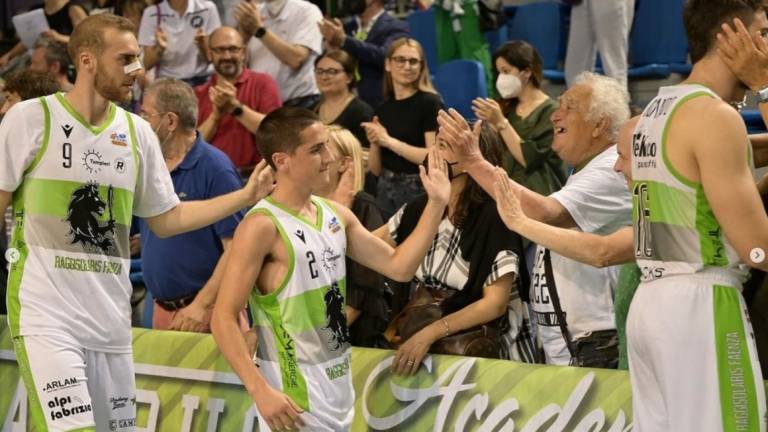 Ravenna, incidente in moto: muore a 18 anni un talento del basket. La madre: Per sempre con me cuore mio Ravenna, incidente in moto: muore a 18 anni un talento del basket. La madre: Per sempre con me cuore mio