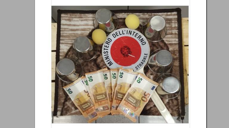 Rimini, sei campanellari colti sul fatto: avevano incassato quasi 2mila euro Rimini, sei campanellari colti sul fatto: avevano incassato quasi 2mila euro