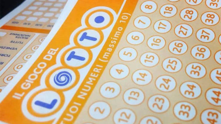 Rimini, gioca al Lotto e vince 24.250 euro Rimini, gioca al Lotto e vince 24.250 euro