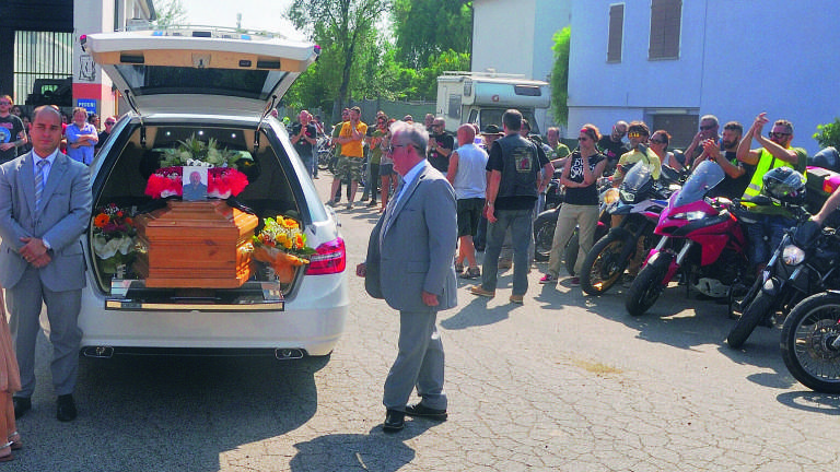 Lugo, folla e motociclisti per l'addio a Fanny Lugo, folla e motociclisti per l'addio a Fanny