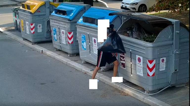 Gambettola: 30 multe con le foto trappole per i rifiuti Gambettola: 30 multe con le foto trappole per i rifiuti