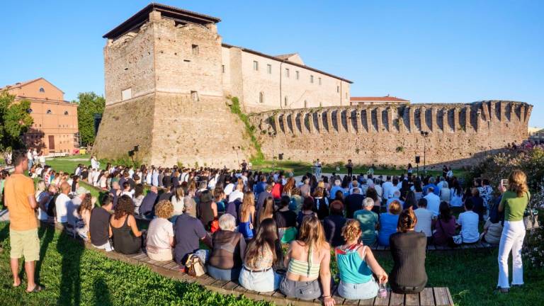 Rimini, Cerimonia dei traguardi: premi per 167 tra studenti e studentesse - Gallery Rimini, Cerimonia dei traguardi: premi per 167 tra studenti e studentesse - Gallery