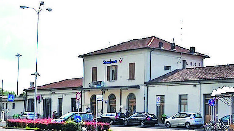 Molesta sessualmente tre ragazze tra le stazioni di Lugo e Solarolo Molesta sessualmente tre ragazze tra le stazioni di Lugo e Solarolo