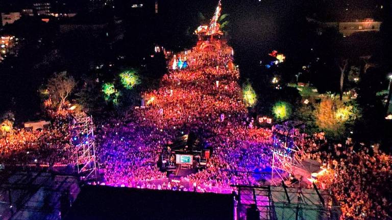 Notte Rosa 2025, Rimini esulta: “Un ferragosto anticipato” - Gallery Notte Rosa 2025, Rimini esulta: “Un ferragosto anticipato” - Gallery