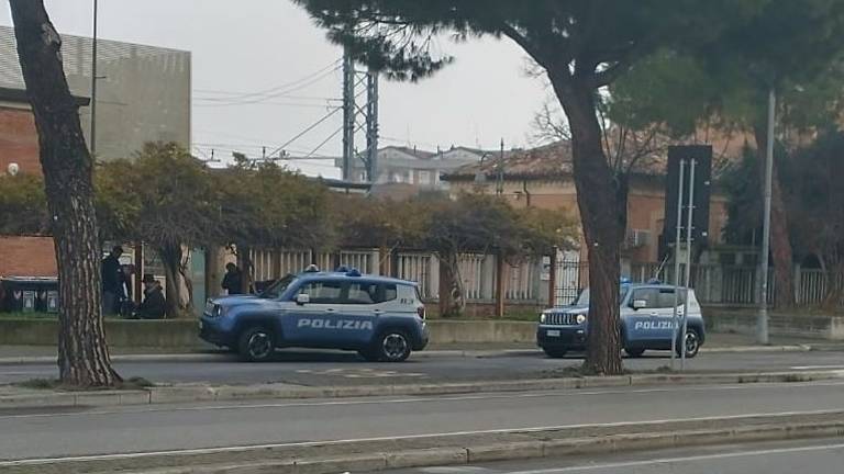 Controlli di sicurezza alla stazione di Cesena, la polizia porta in cella un ricercato: deve scontare 6 anni di reclusione per furti Controlli di sicurezza alla stazione di Cesena, la polizia porta in cella un ricercato: deve scontare 6 anni di reclusione per furti