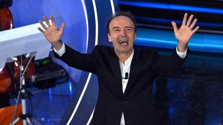 Benigni a Sanremo: Aveva ragione Fellini, la musica è pericolosa Benigni a Sanremo: Aveva ragione Fellini, la musica è pericolosa