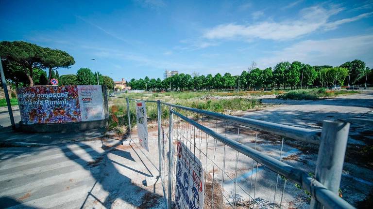 Rimini. L’opposizione: “Parcheggio area Fox, lavori fermi da tre anni: situazione surreale» Rimini. L’opposizione: “Parcheggio area Fox, lavori fermi da tre anni: situazione surreale»