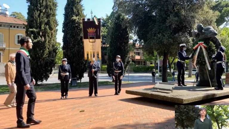 Cesena: cerimonia della Liberazione ristretta dal coronavirus Cesena: cerimonia della Liberazione ristretta dal coronavirus