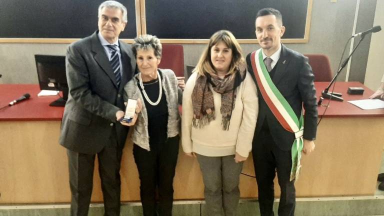 Cesenatico, Giorno della Memoria: consegnate le medaglia in ricordo degli ex internati Cesenatico, Giorno della Memoria: consegnate le medaglia in ricordo degli ex internati