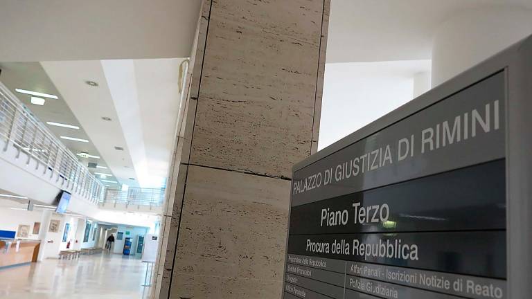 Rimini. Ladri in tribunale: agli avvocati spariscono portafogli, cappotti e sciarpe Rimini. Ladri in tribunale: agli avvocati spariscono portafogli, cappotti e sciarpe