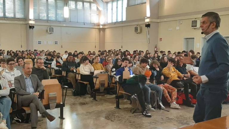 Jacopo Fo, figlio di Dario, lancia il progetto energia nelle scuole Jacopo Fo, figlio di Dario, lancia il progetto energia nelle scuole