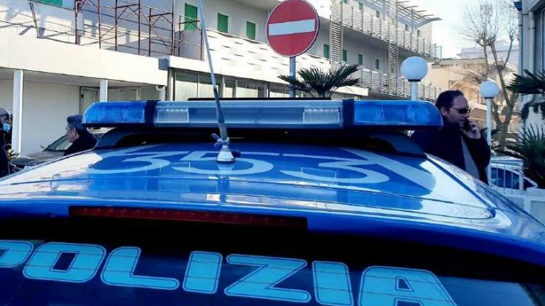Rimini, coltellate all'ex moglie e a un albergatore: condannato a 10 anni Rimini, coltellate all'ex moglie e a un albergatore: condannato a 10 anni