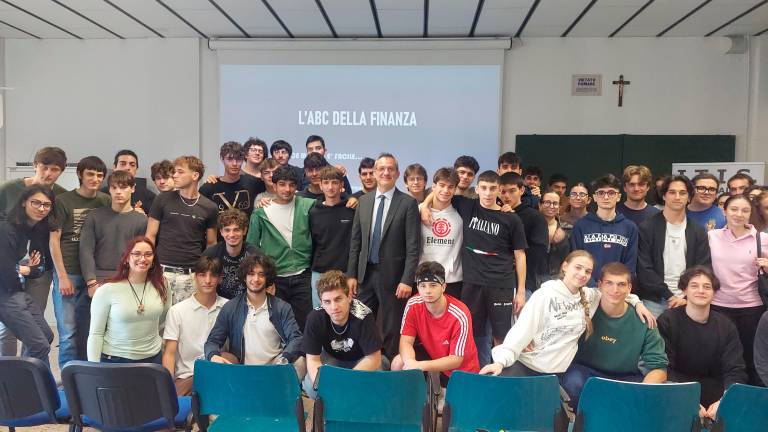 I ragazzi dell’Itis “Baldini” a lezione di educazione finanziaria con la Cassa di Ravenna I ragazzi dell’Itis “Baldini” a lezione di educazione finanziaria con la Cassa di Ravenna