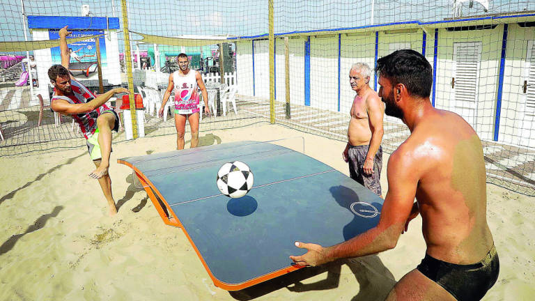 A Rimini la spiaggia che verrà, tra ping pong con i piedi e gelato per cani A Rimini la spiaggia che verrà, tra ping pong con i piedi e gelato per cani