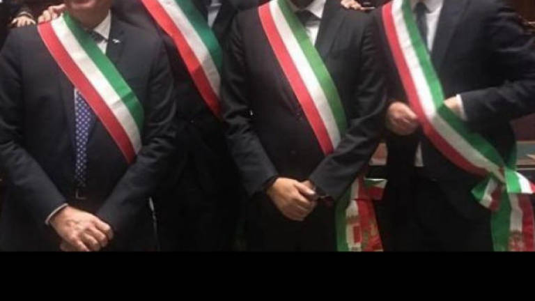 Aumenti in arrivo per i sindaci dei piccoli Comuni: fino 1.500 euro Aumenti in arrivo per i sindaci dei piccoli Comuni: fino 1.500 euro