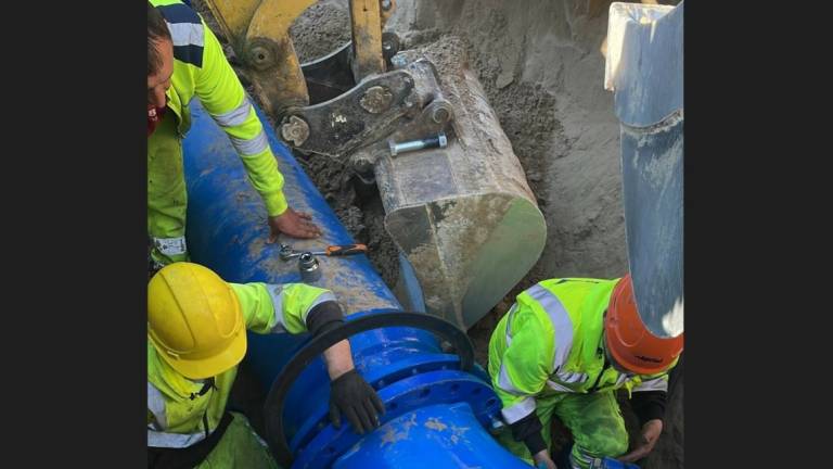 Riccione, 2mila abitazioni senza acqua per la rottura della condotta sul Ponte Romano Riccione, 2mila abitazioni senza acqua per la rottura della condotta sul Ponte Romano
