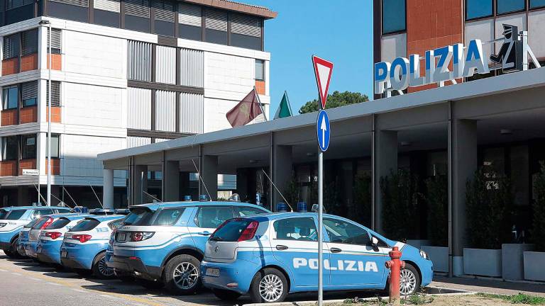 Rimini. Guida pericolosamente sulla Statale e agli agenti mostra una patente polacca falsa Rimini. Guida pericolosamente sulla Statale e agli agenti mostra una patente polacca falsa