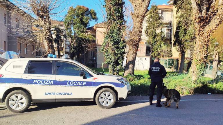 A Rimini blitz della polizia locale: sgomberato il Villino Ricci A Rimini blitz della polizia locale: sgomberato il Villino Ricci