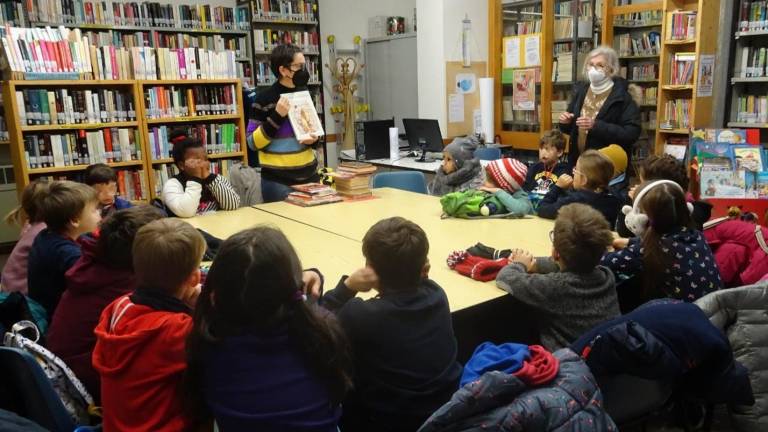 Cesena, mattina speciale per i bambini al punto lettura dell'Oltresavio Cesena, mattina speciale per i bambini al punto lettura dell'Oltresavio