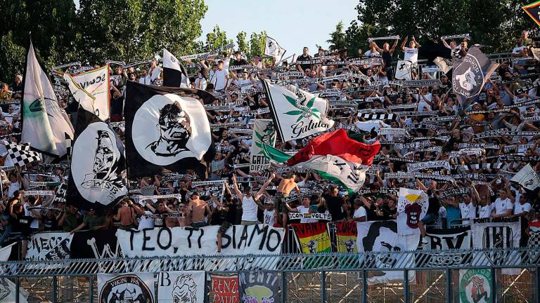 Calcio C, Rimini-Cesena: i biglietti per i tifosi bianconeri esauriti in meno di un’ora Calcio C, Rimini-Cesena: i biglietti per i tifosi bianconeri esauriti in meno di un’ora