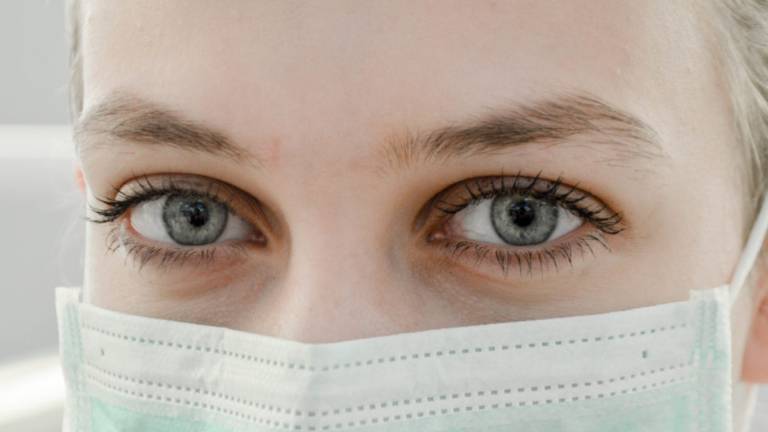 Rimini, Coronavirus. «Mascherine esaurite. Le spediscono in patria» Rimini, Coronavirus. «Mascherine esaurite. Le spediscono in patria»