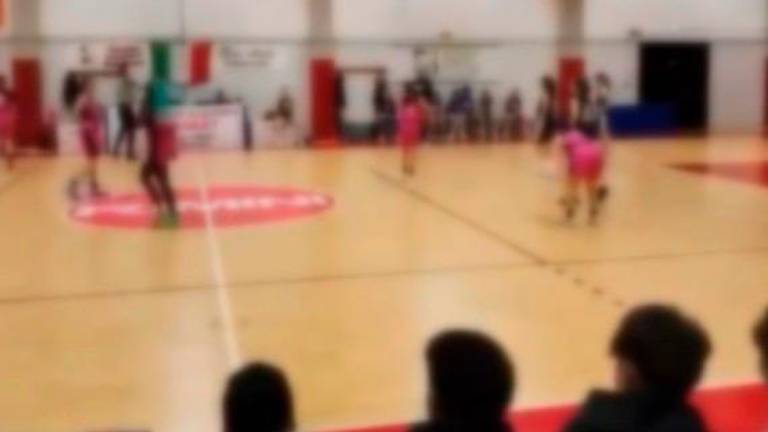 Rimini, insulti razzisti di una madre alla partita di basket femminile Under 19: la Procura Federale apre un’indagine Rimini, insulti razzisti di una madre alla partita di basket femminile Under 19: la Procura Federale apre un’indagine