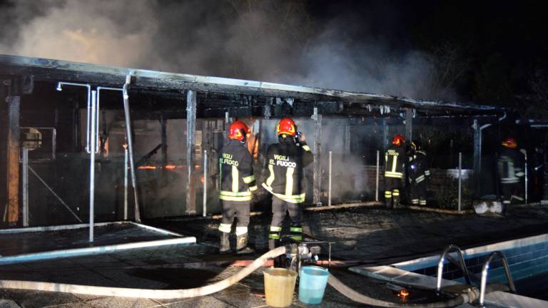 Ravenna. Aggredì carabinieri durante l’incendio: a processo Ravenna. Aggredì carabinieri durante l’incendio: a processo