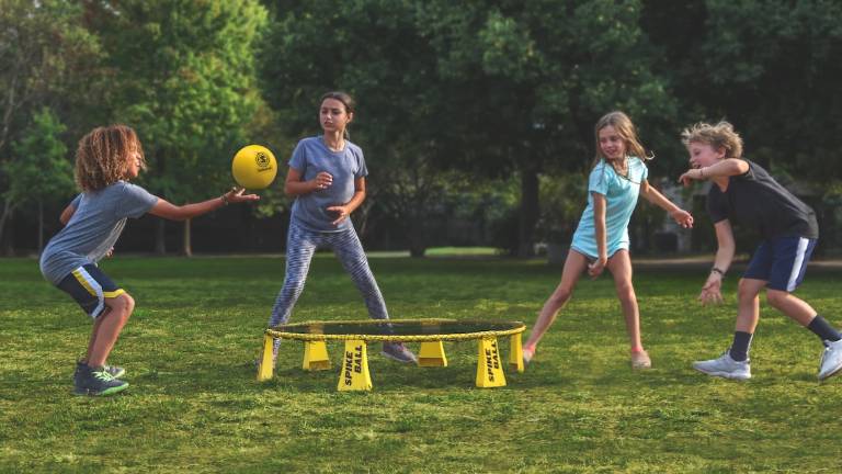 Rimini, nuove aree giochi nei parchi, via ai lavori Rimini, nuove aree giochi nei parchi, via ai lavori