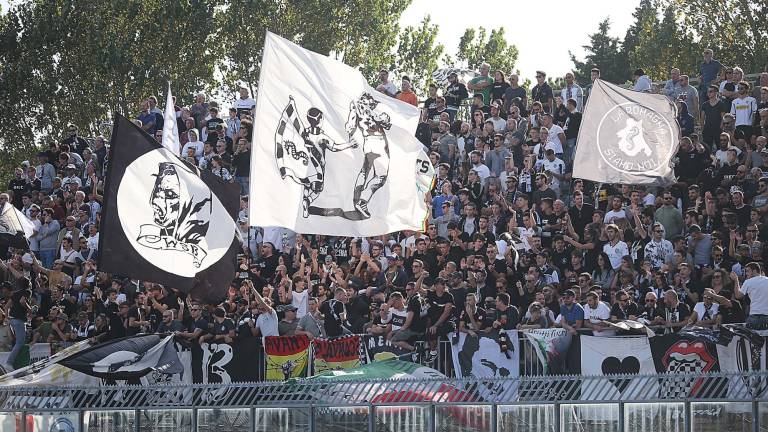 Calcio C, arrivato alle 13 il via libera dell'Osservatorio alla vendita dei biglietti per il derby: ai tifosi del Cesena 1.821 tagliandi Calcio C, arrivato alle 13 il via libera dell'Osservatorio alla vendita dei biglietti per il derby: ai tifosi del Cesena 1.821 tagliandi