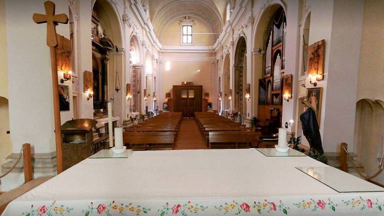 Deruba studentesse in chiesa a Cesenatico, tradito dalle telecamere Deruba studentesse in chiesa a Cesenatico, tradito dalle telecamere