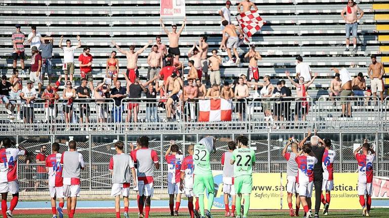 Calcio D, come ai vecchi tempi: il Rimini torna a gioire insieme ai suoi tifosi Calcio D, come ai vecchi tempi: il Rimini torna a gioire insieme ai suoi tifosi