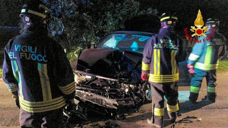 Predappio, incidente: schianto contro il muretto di una casa nella notte, in tre all’ospedale Predappio, incidente: schianto contro il muretto di una casa nella notte, in tre all’ospedale