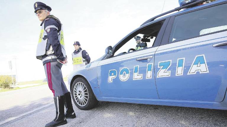 Rimini. Fugge all’alt della polizia a 200 all’ora, poi nasconde la moto a San Marino Rimini. Fugge all’alt della polizia a 200 all’ora, poi nasconde la moto a San Marino