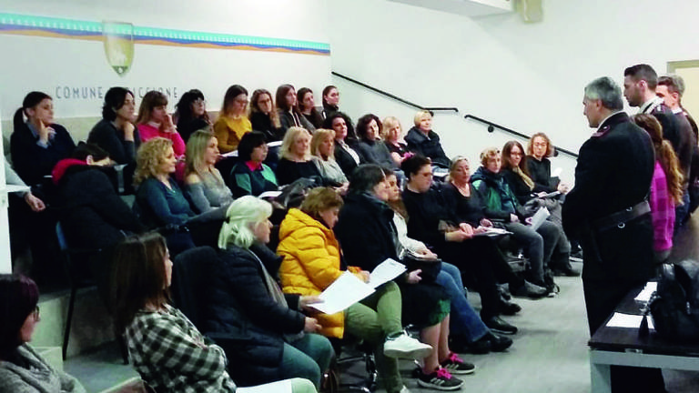 Riccione, crescono i casi di stalking: 50 donne al corso di autodifesa Riccione, crescono i casi di stalking: 50 donne al corso di autodifesa